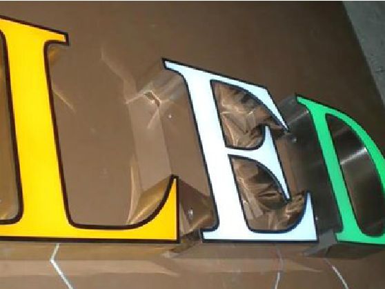 冷水江介绍LED招牌的基础知识。